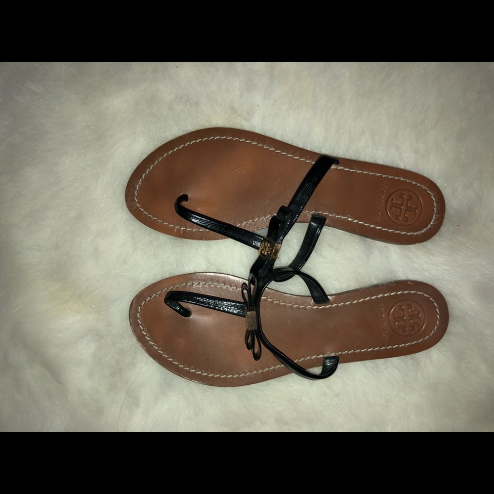 black and gold tory burch flip flops